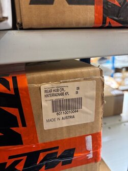 60110010044 REAR HUB BLACK