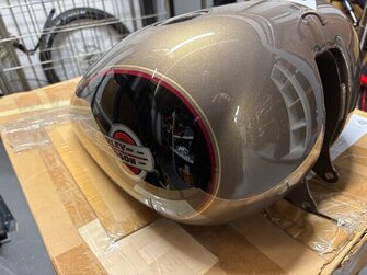 FUEL TANK,FLSTC/I,SMOKEY GOLD/BLACK W P/S 62207-04BJH