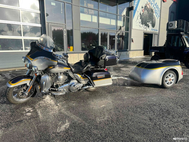 Harley-Davidson CVO FLHRS Road King Custom 2012