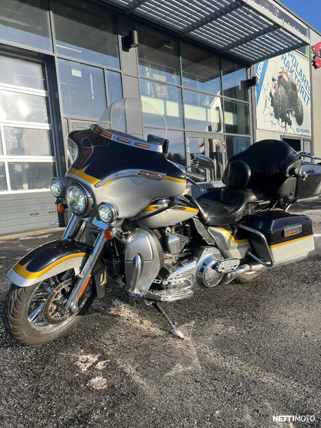 Harley-Davidson CVO FLHRS Road King Custom 2012