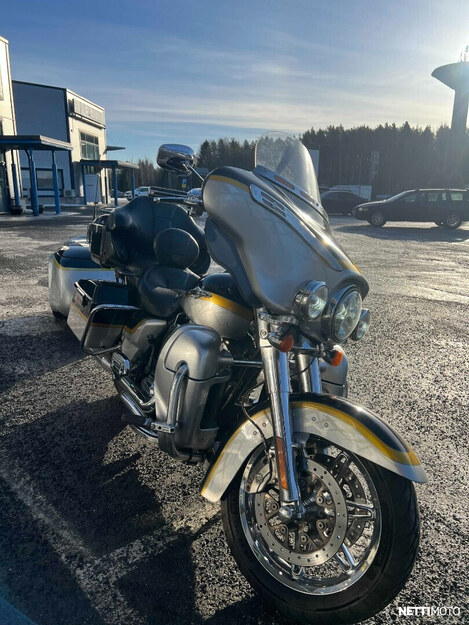 Harley-Davidson CVO FLHRS Road King Custom 2012