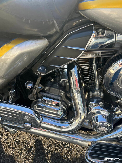 Harley-Davidson CVO FLHRS Road King Custom 2012