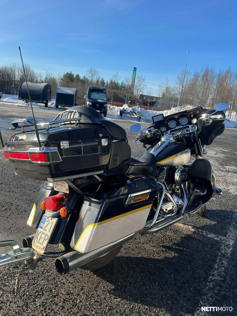 Harley-Davidson CVO FLHRS Road King Custom 2012