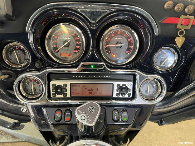 Harley-Davidson CVO FLHRS Road King Custom 2012